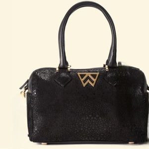 KELLY WYNNE I Duffle Dare You Handbag in Black Serpentine